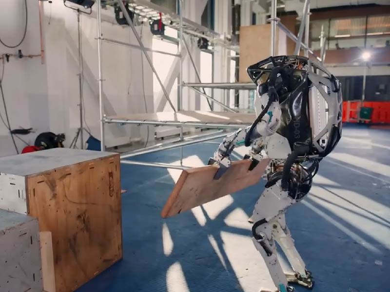 Robot Atlas có cử chỉ linh hoạt giúp ích cho con người